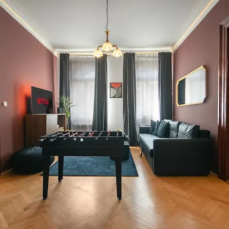 Twin Retro-cinematic In Centre